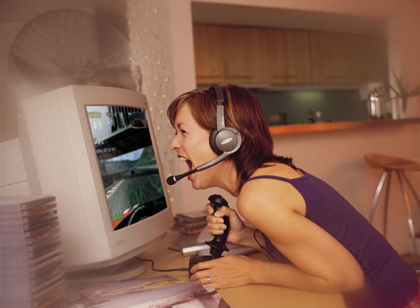 woman_playing_computer_game.jpg